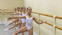 Жен мировых лидеров ведут в балетную академию