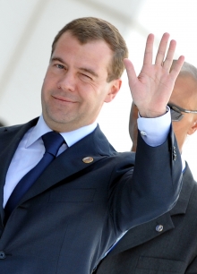 Медведев находит управу на банки и страховщиков