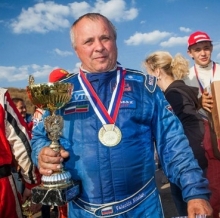 Отец гонщика Эдуарда Николаева выиграл гонку на багги