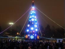 В парке Победы открыли елку Автозаводского района