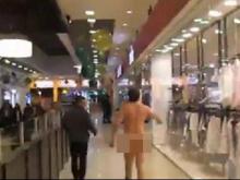 В «Торговом квартале» бегал голый и больной парень