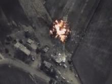 Военные показали, как ВВС России бомбят объекты ИГИЛ в Сирии