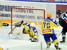 Хоккеисты из Челнов проиграли в Усть-Каменогорске, но остаются первыми в первенстве