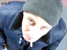 В Набережных Челнах разыскивается мужчина, похитивший видеокамеры в подземном переходе