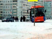 Новый автобус 'Нефаз' попал в аварию на перекрестке Московский - Дружба народов