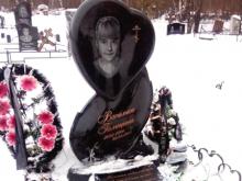 К годовщине гибели Василисы Галицыной на ее могиле убрались волонтеры
