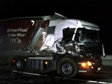 На автотрассе М-7 водитель 'КАМАЗа' насмерть сбил менявшего колесо водителя фуры