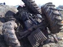 В Татарстане после опрокидывания трактора с пьяным водителем погиб 4-летний мальчик