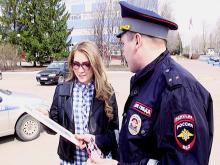 В Нжнекамске вежливых водителей наградили сертификатами на автомойку