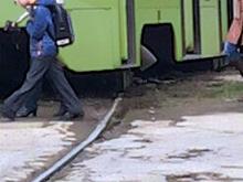 Сошедший с рельсов вагон заблокировал на 30 минут трамвайное движение по улице Беляева