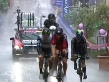 Ильнур Закарин дважды упал на велогонке «Джиро д'Италия» и выпал из первой десятки