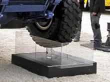 Немецкая компания поставила на выставке в Мюнхене гоночный 'КАМАЗ' на пивные кружки