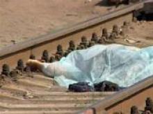 Машинист поезда обнаружил на рельсах труп мужчины, приехавшего из Киргизии