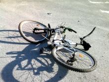 На улице Усманова маршрутка сбила велосипедиста. При торможении в салоне упала пассажирка