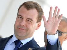 Медведев расширил до 58 перечень товаров и услуг, которые нужно покупать у предприятий инвалидов