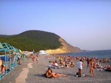 Курортные вести: На Черном море пляжи забиты, на Азовском - нет. Крым подешевеет в сентябре