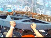 Экстремалы из России залезли на стрелу крана на вершине недостроенного небоскреба в КНР (видео)
