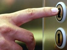 Скандал в Мурманске: Управдомы заблокировали лифты для жителей вторых этажей