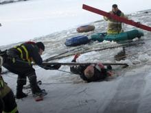 Челнинские спасатели вытащили из воды тело рыбака из Удмуртии, погибшего на реке Иж