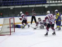 Хоккейный клуб 'Челны' во второй раз обыграл с крупным счетом команду 'Алтай'