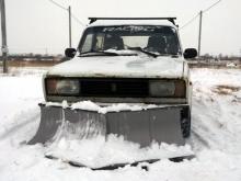 Житель поселка 'Подсолнухи' сделал снегоуборщик из автомобиля 'ВАЗ-2104'