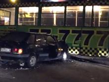 В поселке ЗЯБ водитель автомобиля 'ВАЗ-2114' столкнулся с трамваем. Два человека пострадали