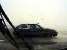 В Татарстане водитель 'ВАЗ-2114', став свидетелем ДТП, через 100 метров сам угодил в аварию (видео)