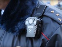 Инспекторам ГИБДД в России начали выдавать персональные видеорегистраторы «Дозор»