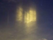 Житель Казани запечатлел в вечернем небе необычное световое явление. Что это было?