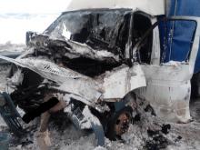 На автотрассе 'Елабуга - Ижевск' загорелась 'Газель' после столкновения с 'КАМАЗом'