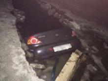 В Татарстане иномарка провалилась под лед реки - водитель успел убежать от полыньи
