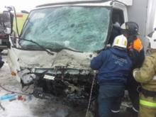 Челнинские спасатели помогли пассажирам автобуса, угодившего в лобовое ДТП в Мензелинском районе