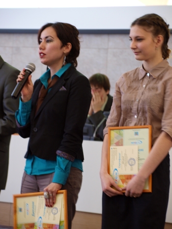 Гульназ Садриева (с микрофоном) и Татьяна Талапина.