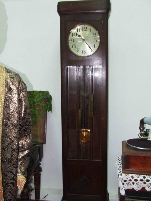 Напольные часы (1890 год) обошлись музею в 30 тысяч рублей.