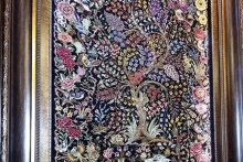Персидский ковёр ручной работы. Для его изготовления потребовалось 2 года. Один квадратный миллиметр ковра содержит несколько тысяч узелков шелковых нитей.