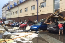 Во время урагана в Казани пострадало 19 человек, повалено 930 деревьев, повреждено 230 автомобилей