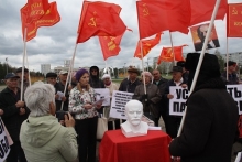 Коммунисты пообещали встать 'живой цепью' в парке Победы 