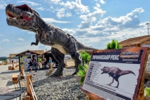 В Казани открылся парк динозавров. Президент Татарстана хочет сделать его постоянным