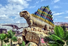 В Казани открылся парк динозавров. Президент Татарстана хочет сделать его постоянным