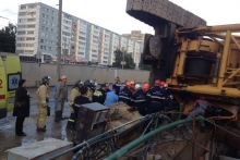 В Казани на стройке рухнул подъемный кран (фоторепортаж)