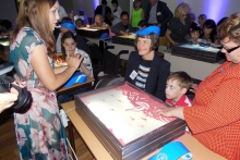 Картонно-бумажный комбинат организовал для зарубежных партнеров и детей-инвалидов мастер-класс