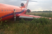 В Уфе самолет из Сочи с 34 детьми при посадке выкатился за пределы полосы на 400 метров