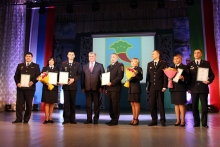 «КАМАЗ» вручил челнинским полицейским на их праздник подарок - сертификат на 15 компьютеров